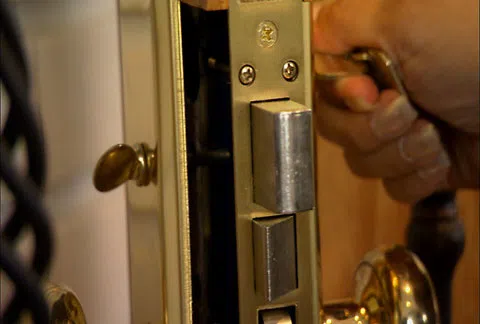 Brooklyn Community Locksmith Brooklyn, NY 718-971-9695 - apartment-lock-change